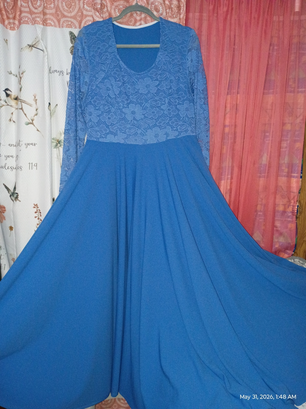 Elegant Royal Blue Lace Bodice Maxi Dress with Long Sleeves